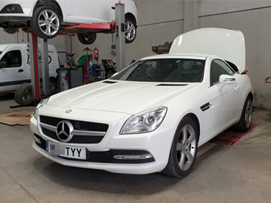 Mercedes SLK200 has rear LED light unit exchanged at our workshop in Murcia Mercedes SLK200 in workshop
